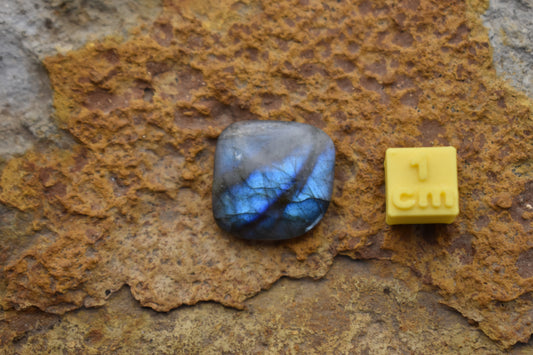 Labradorite Irregular - (21.4x20x4.6)