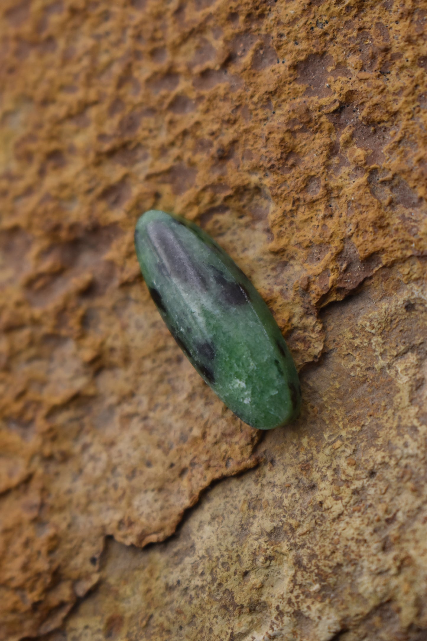 Ruby Zoisite – Oval 25.7x9x5.6