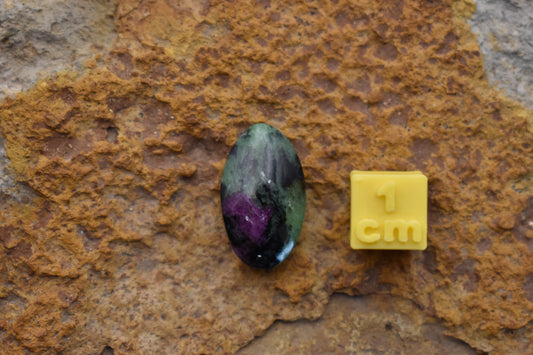 Ruby Zoisite – Oval 19.9x11.8x5.5