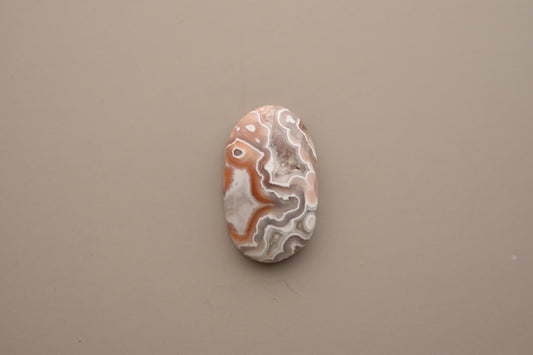 Laguna Lace Agate – Oval With natural druzy  21.3x12.9x5.9