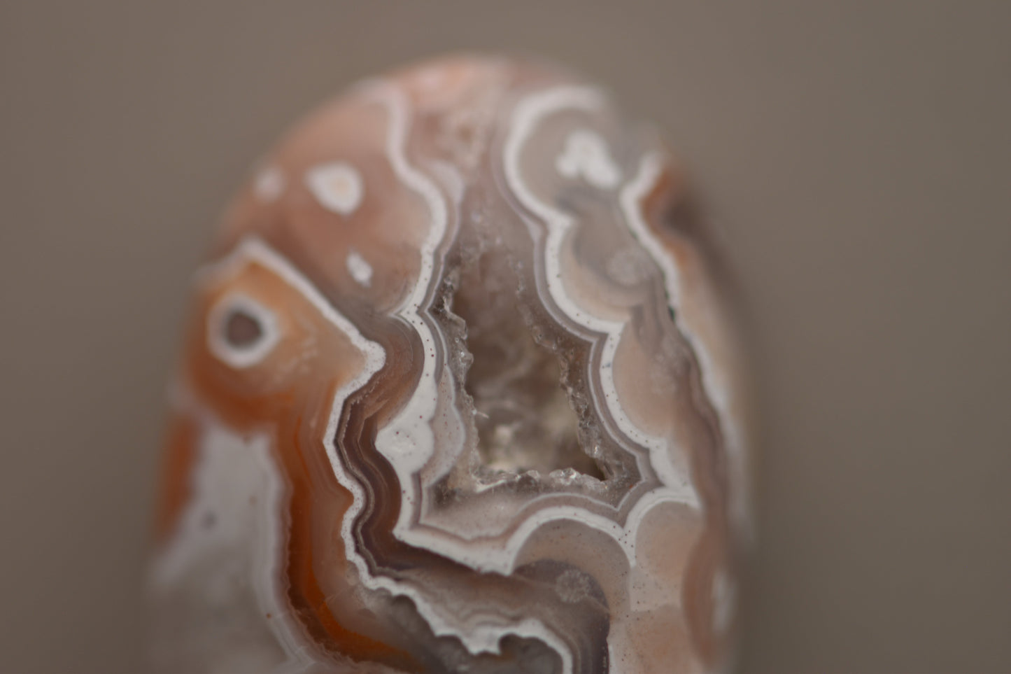 Laguna Lace Agate – Oval With natural druzy  21.3x12.9x5.9