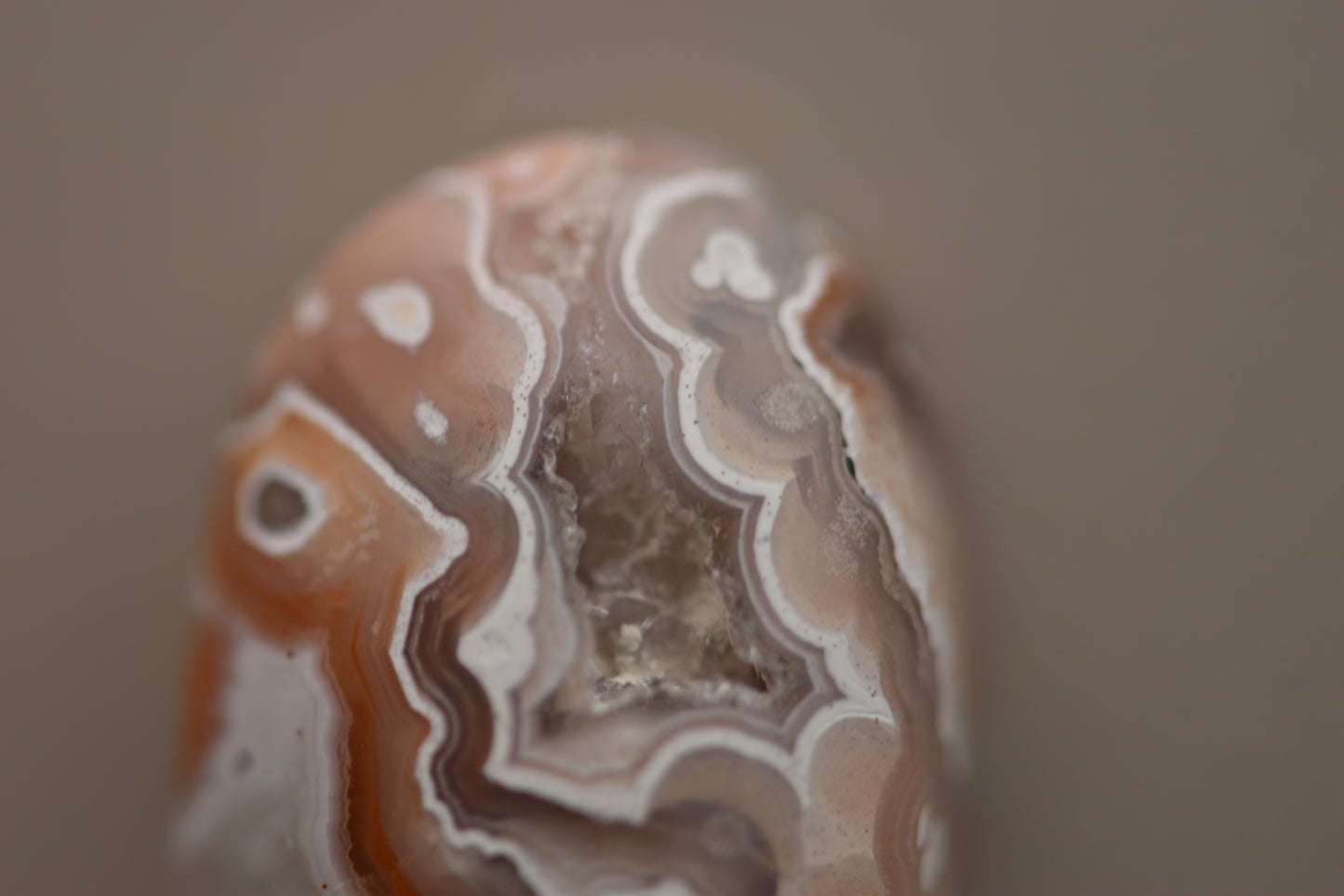 Laguna Lace Agate – Oval With natural druzy  21.3x12.9x5.9