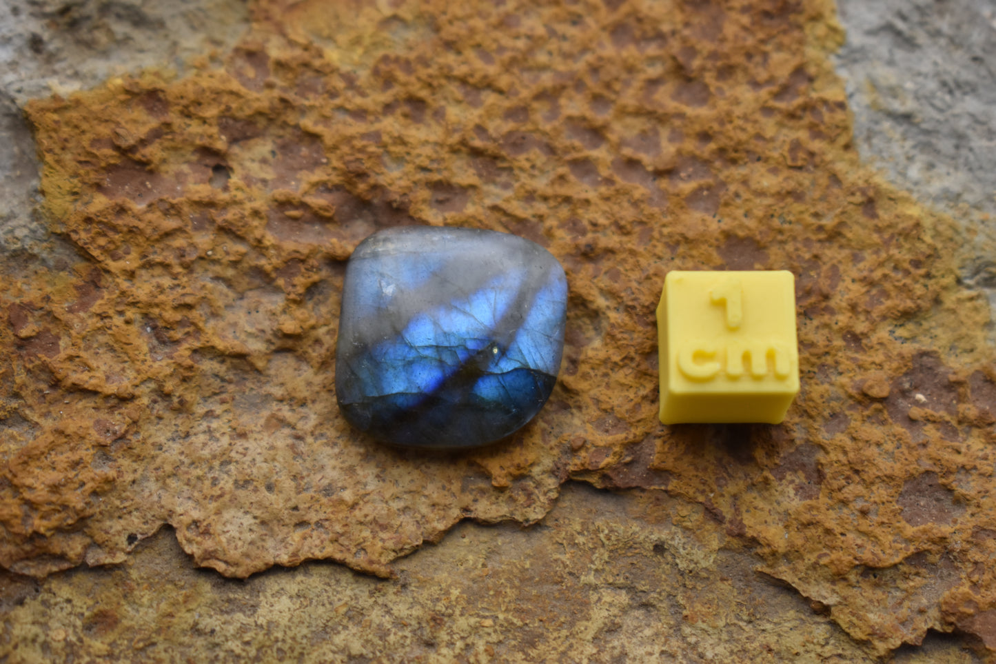 Labradorite Irregular - (21.4x20x4.6)