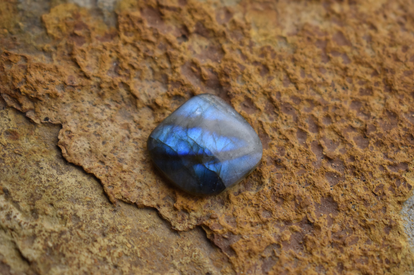 Labradorite Irregular - (21.4x20x4.6)
