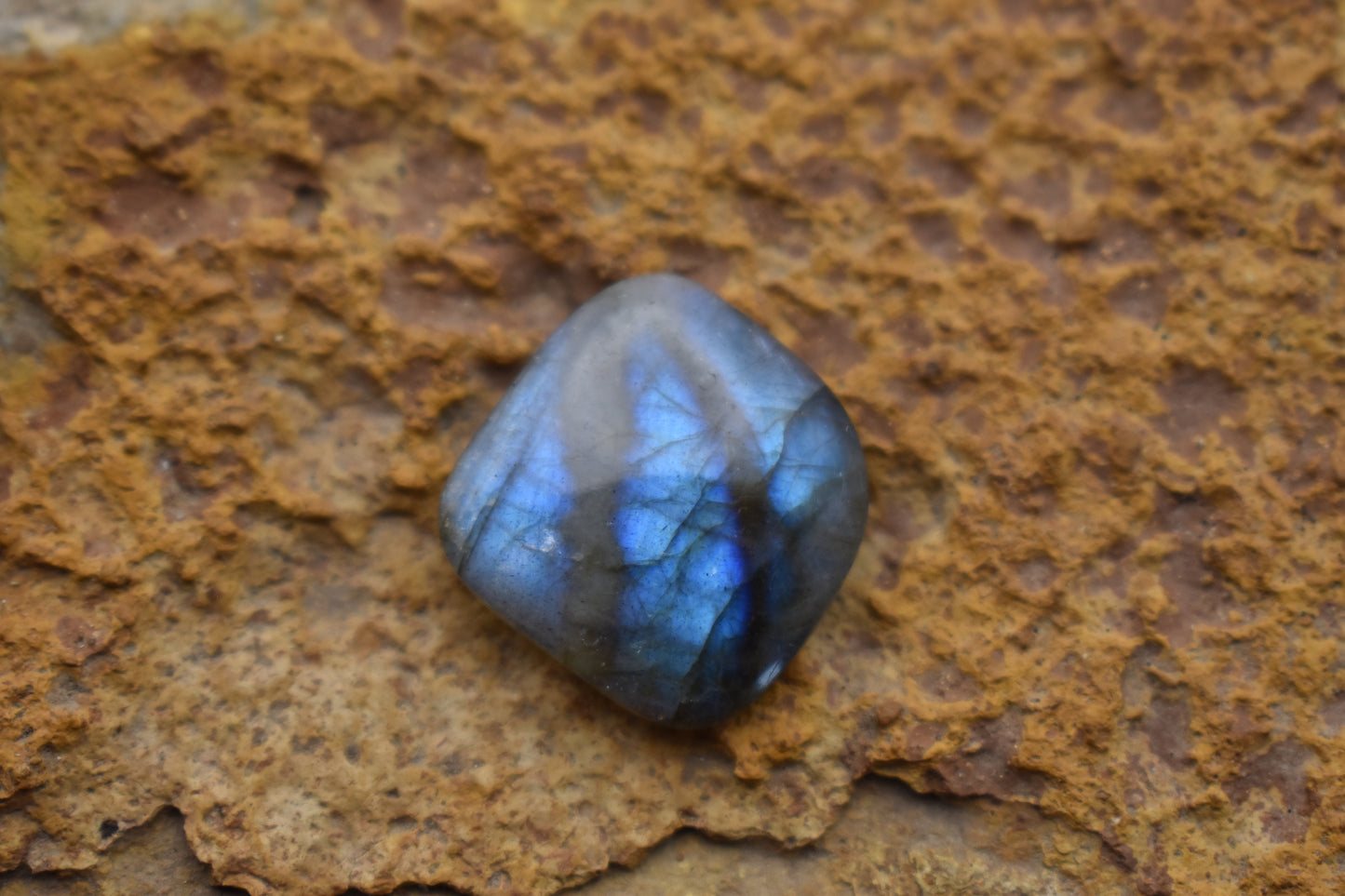 Labradorite Irregular - (21.4x20x4.6)