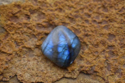 Labradorite Irregular - (21.4x20x4.6)