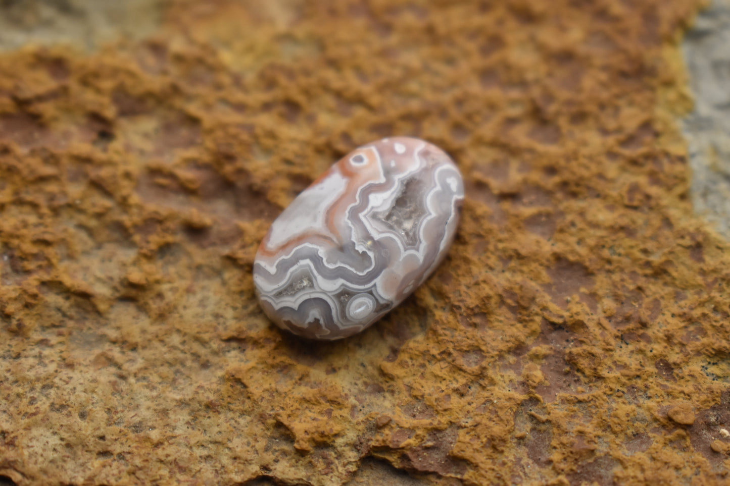 Laguna Lace Agate – Oval With natural druzy  21.3x12.9x5.9