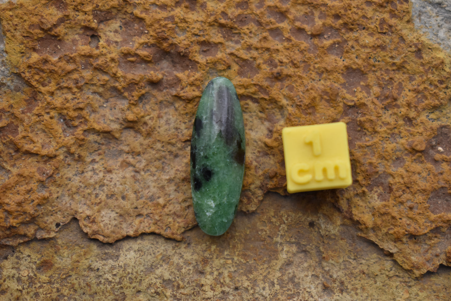 Ruby Zoisite – Oval 25.7x9x5.6