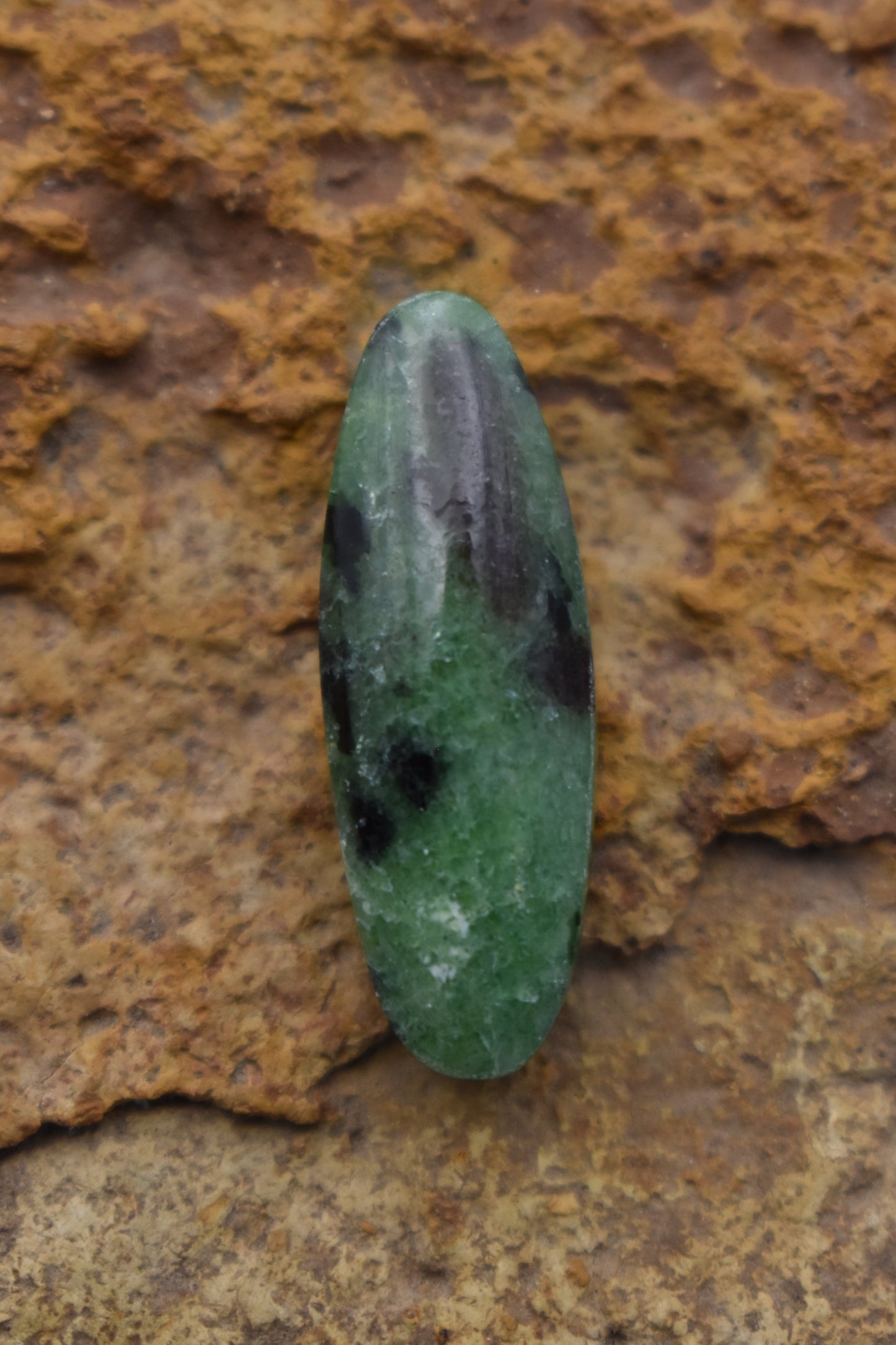 Ruby Zoisite – Oval 25.7x9x5.6