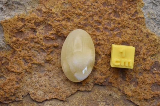Yellow Calcite – Oval 25.2x16.4x8.0