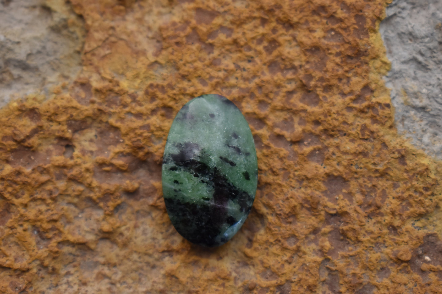 Ruby Zoisite – Oval 24.4x15.3x5.5