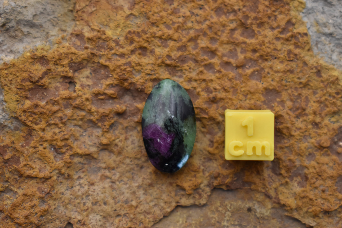 Ruby Zoisite – Oval 19.9x11.8x5.5