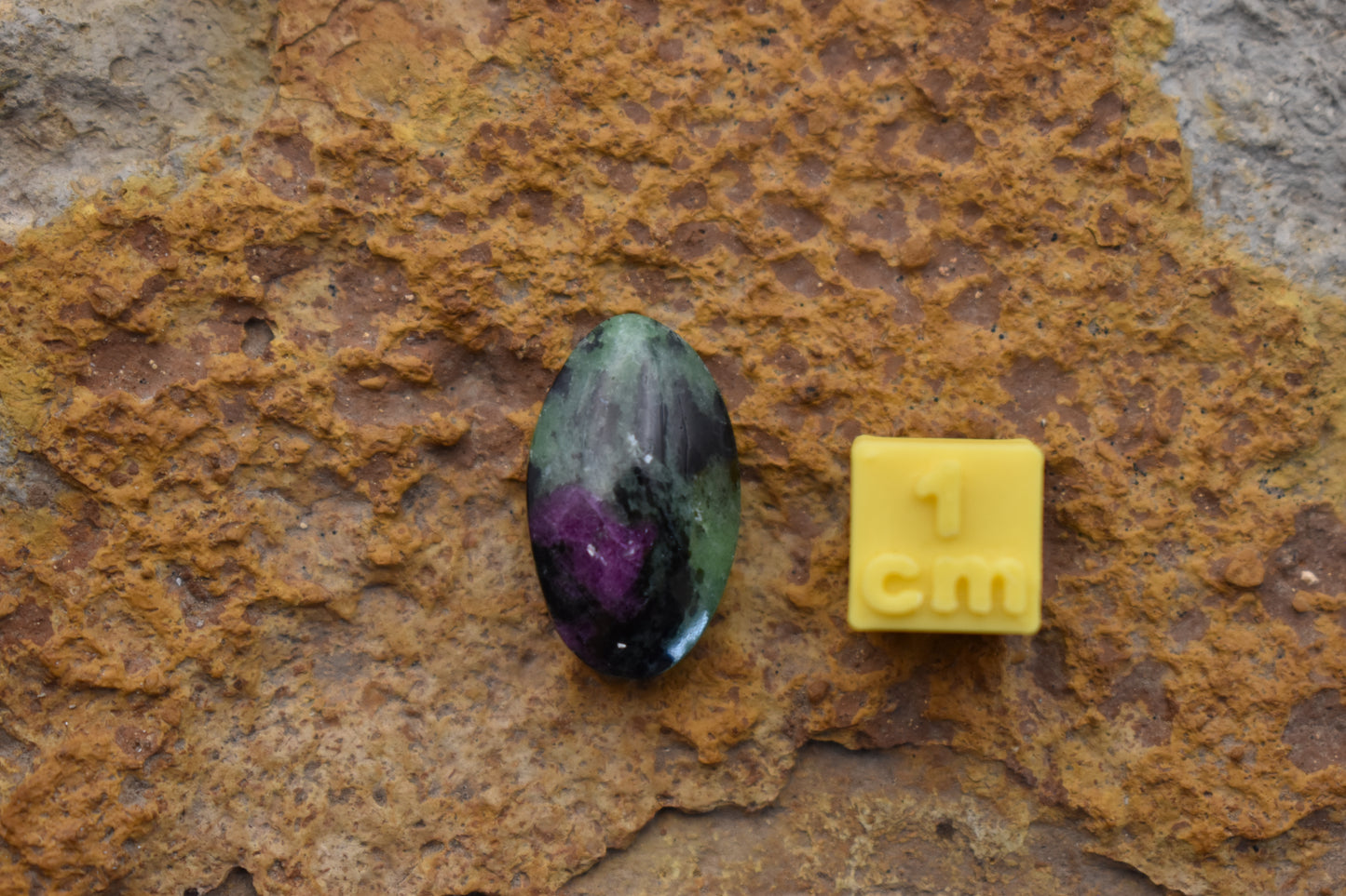 Ruby Zoisite – Oval 19.9x11.8x5.5