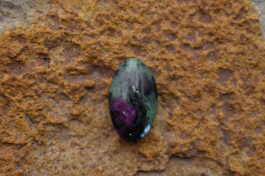 Ruby Zoisite – Oval 19.9x11.8x5.5
