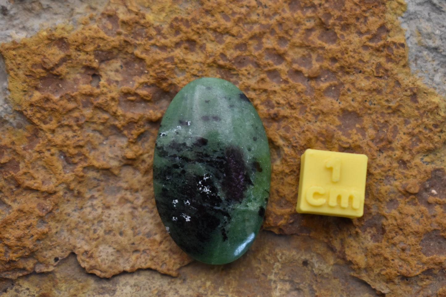 Ruby Zoisite – Oval 31x19.7x6.8