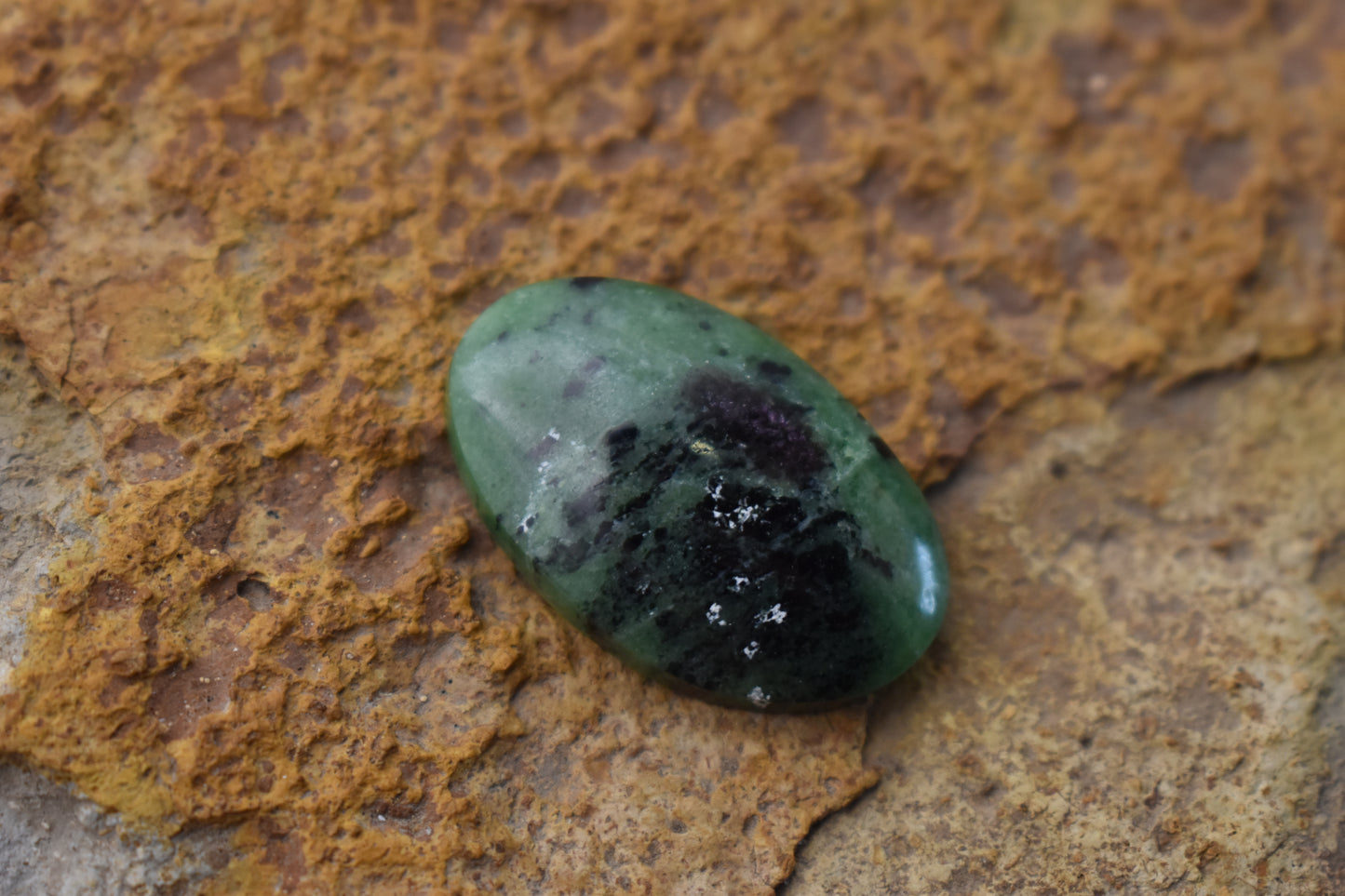 Ruby Zoisite – Oval 31x19.7x6.8