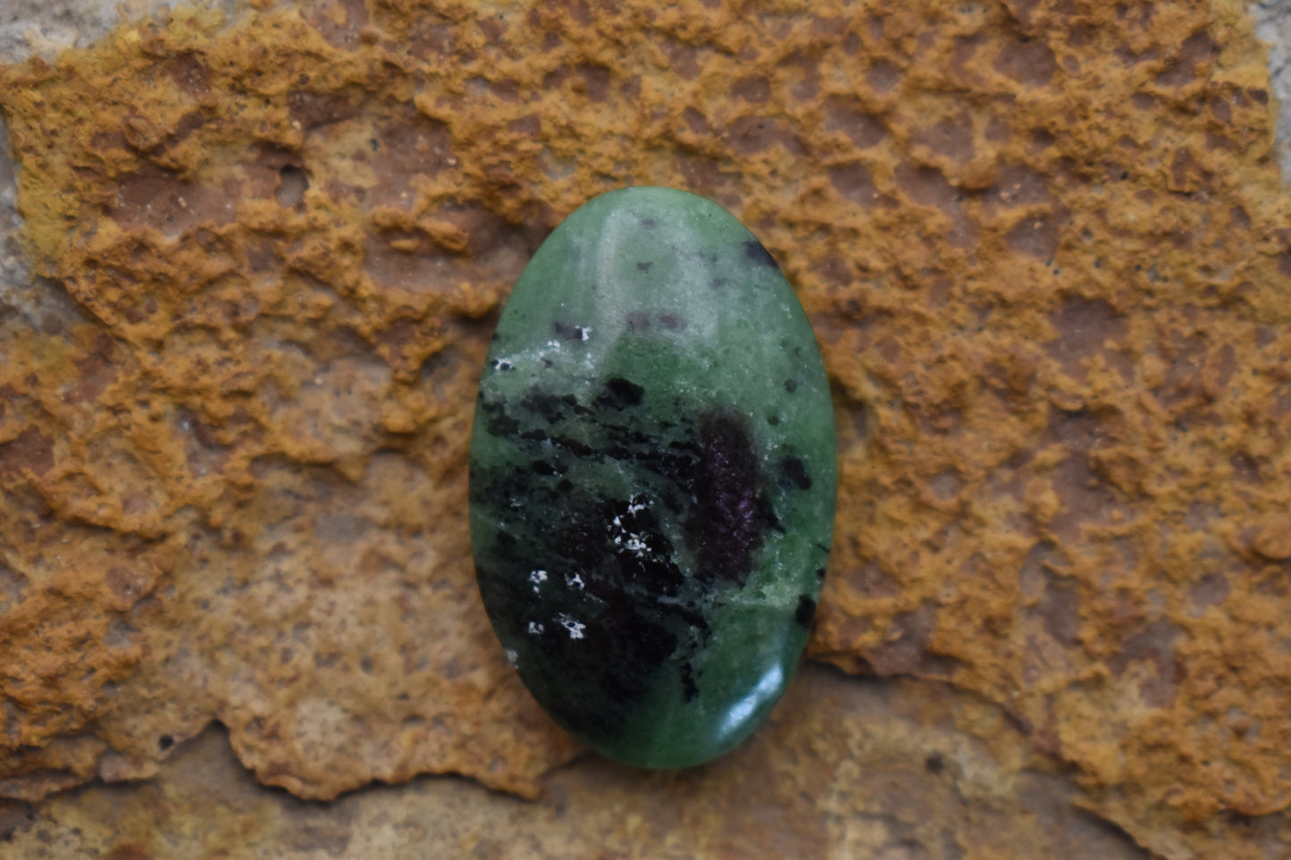 Ruby Zoisite – Oval 31x19.7x6.8